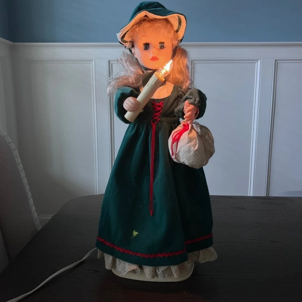 Vintage Christmas Caroler‎ Girl Animated Motionette Lighted Candle 24